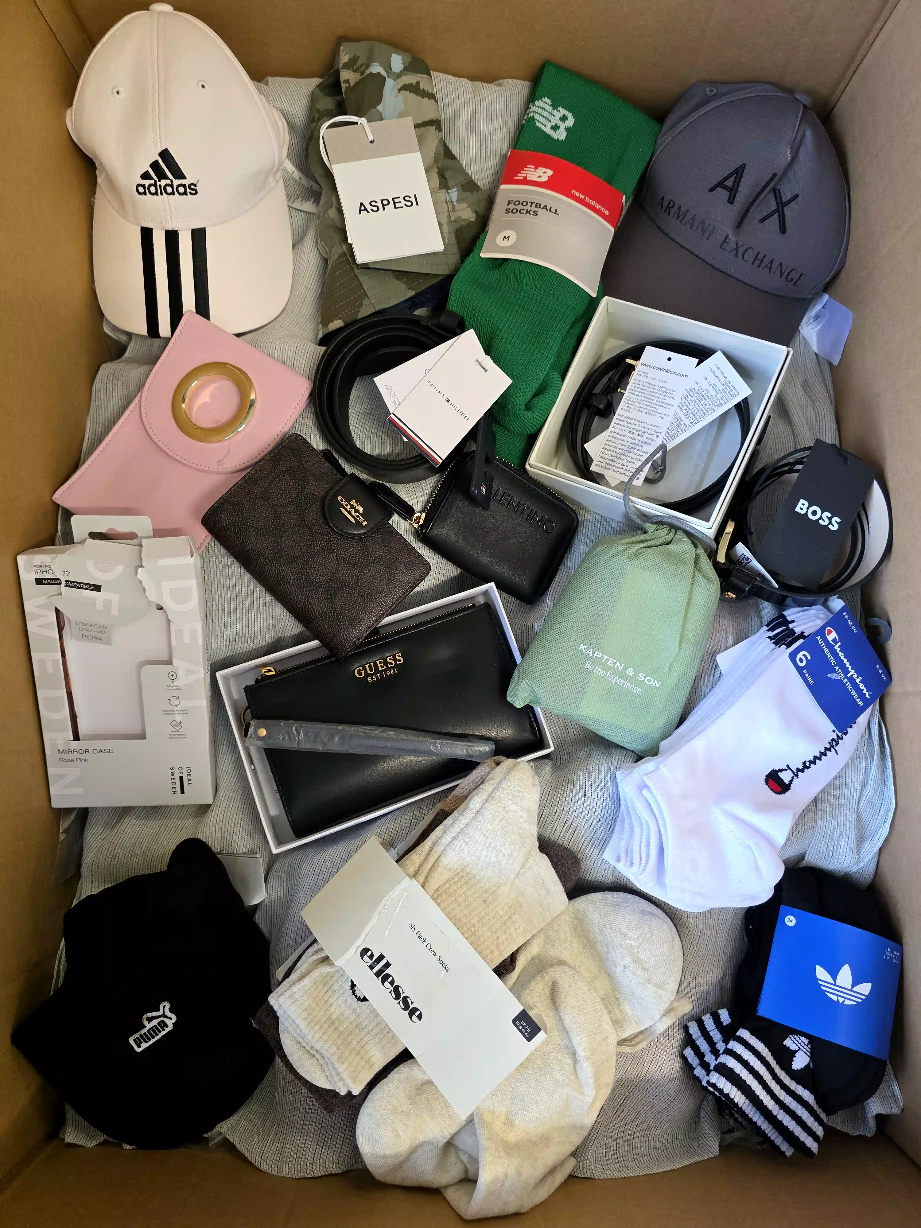 AB268 3 The picture shows a package with accessories in the category AB.