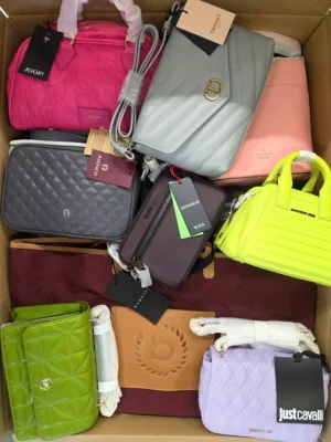 The picture shows a package with accessories in the category HA.