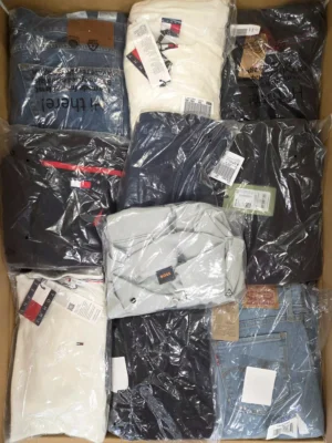 The photo shows a package with clothing in the category T.