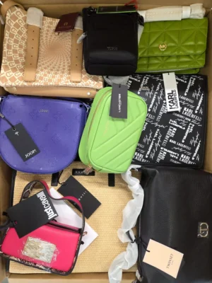 The picture shows a package with accessories in the category HA.