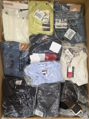 The photo shows a package with clothing in the category T.