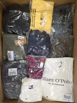 The photo shows a package with clothing in the category T.