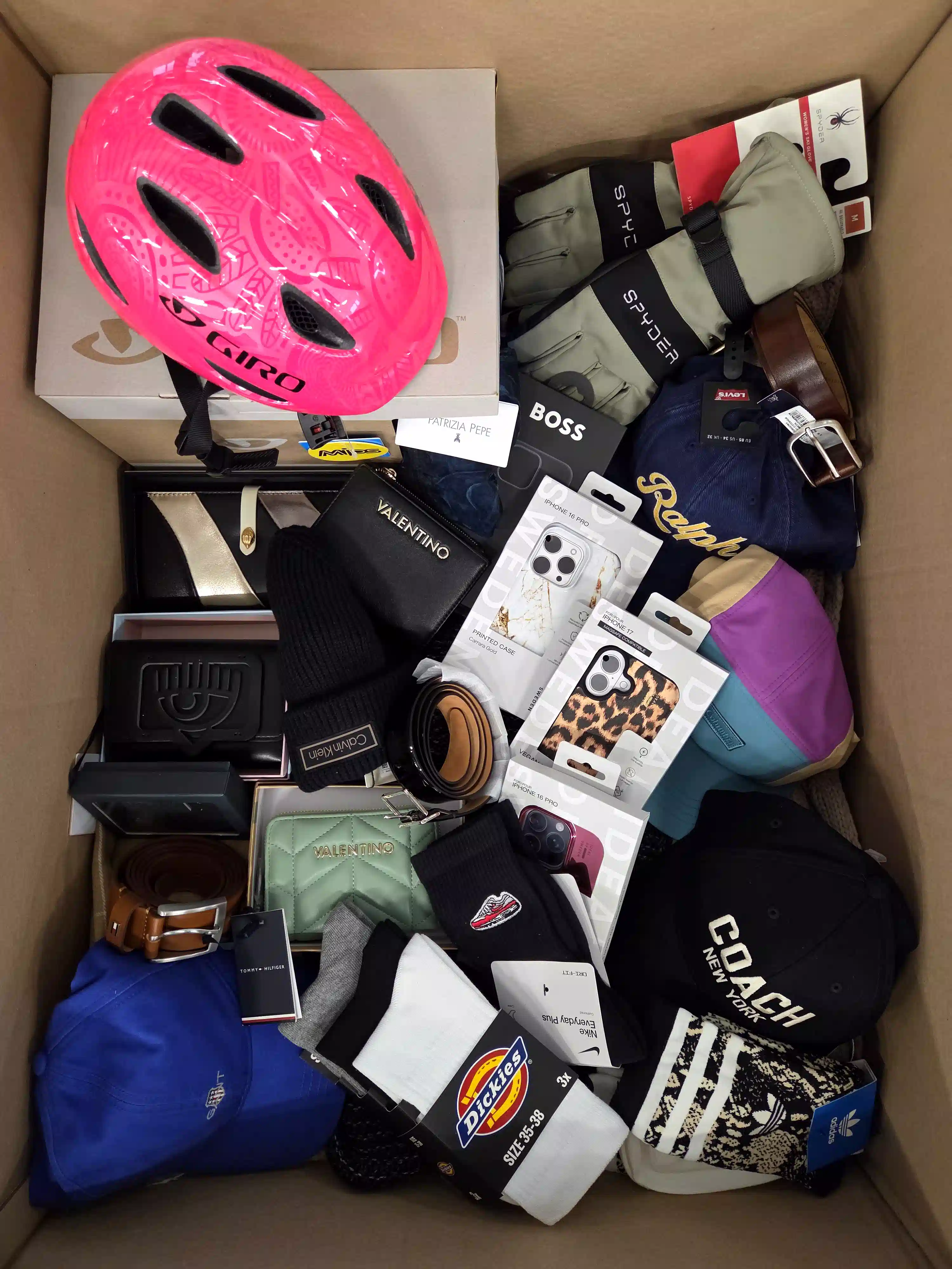 AB277 3 The picture shows a package with accessories in the category AB.
