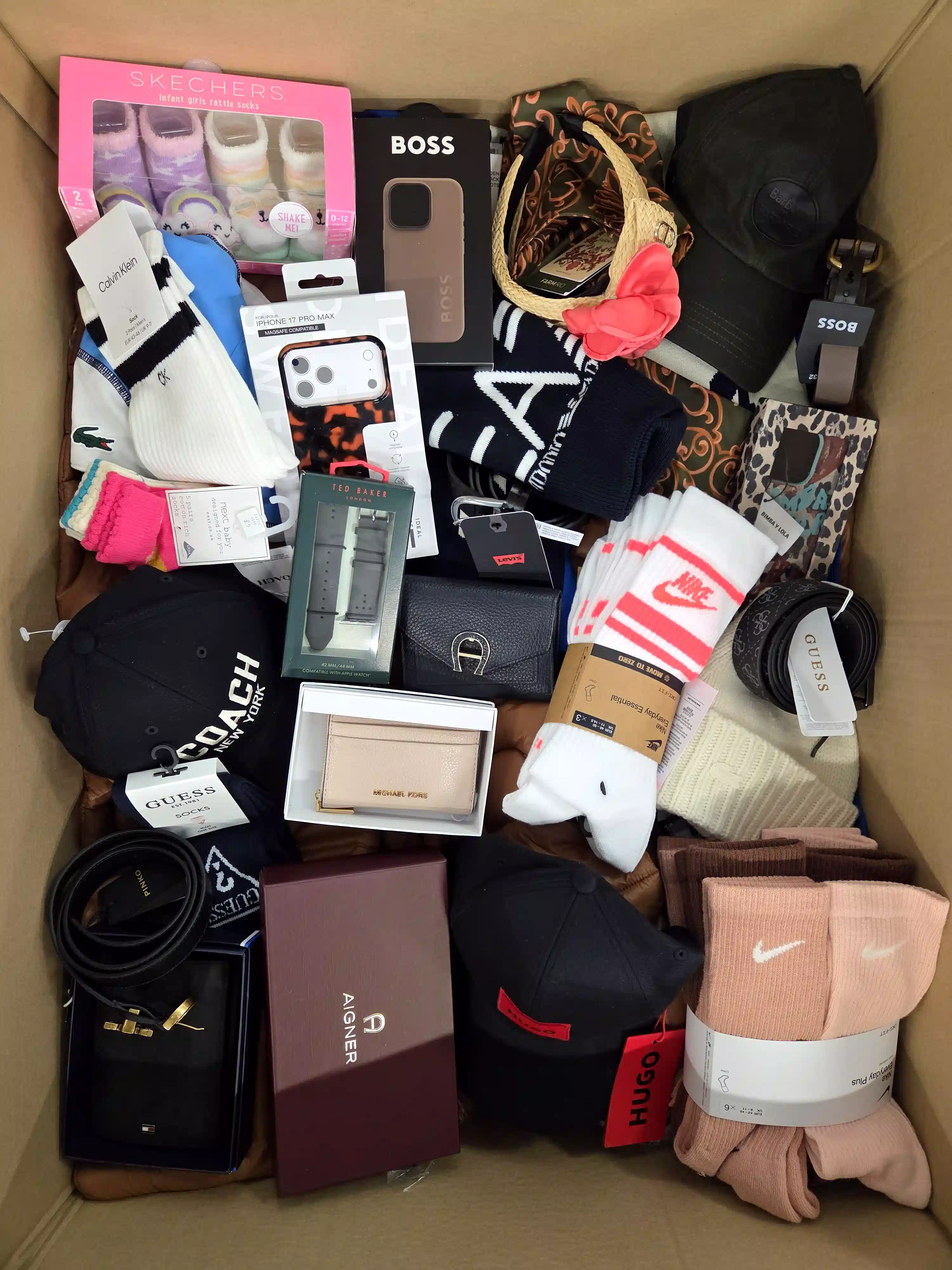 AB281 3 The picture shows a package with accessories in the category AB.