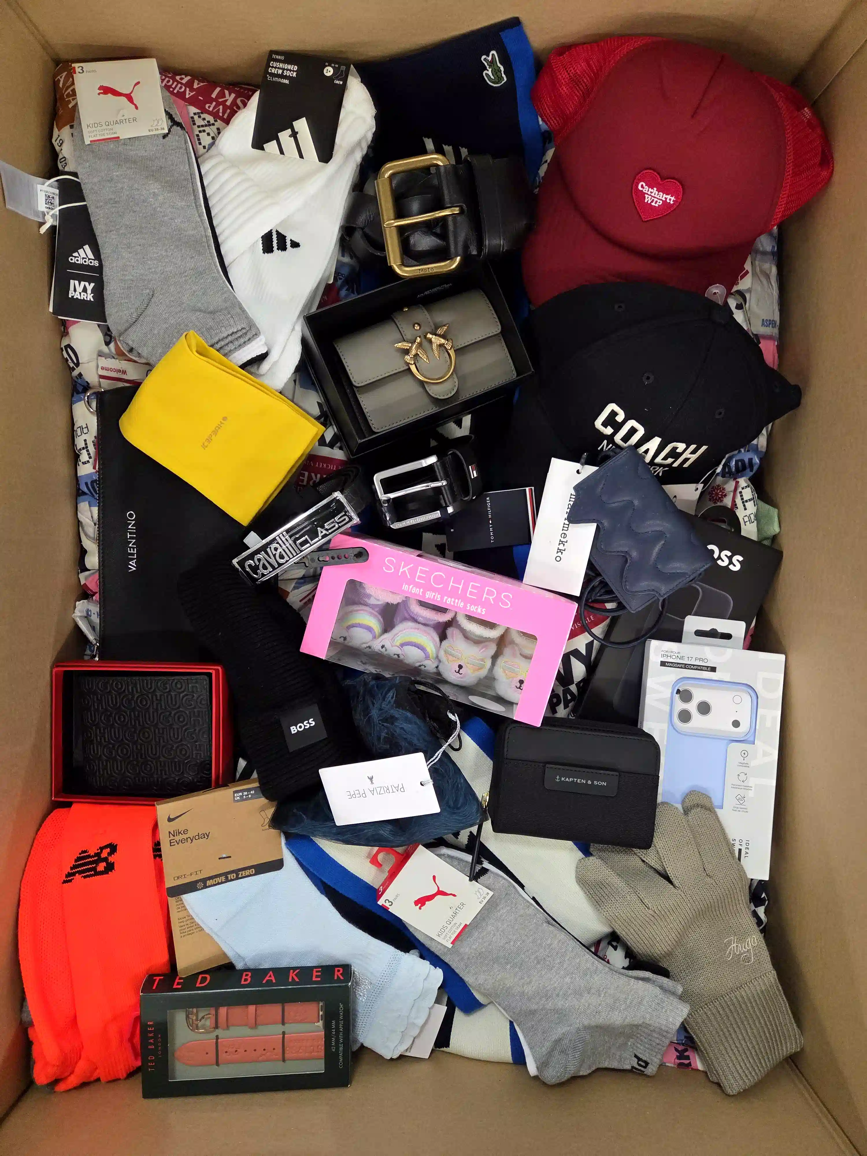 AB285 3 The picture shows a package with accessories in the category AB.