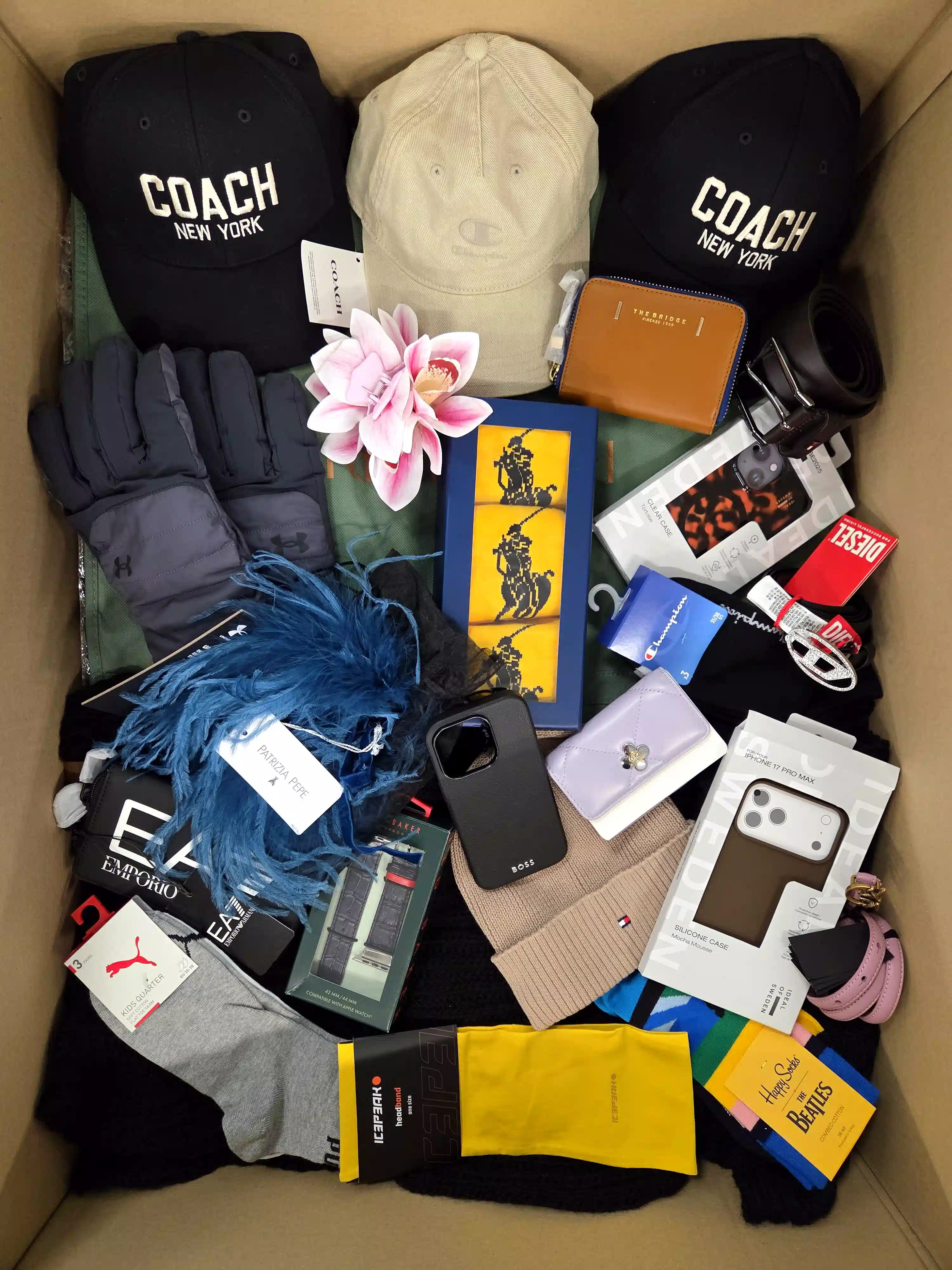 AB286 3 The picture shows a package with accessories in the category AB.