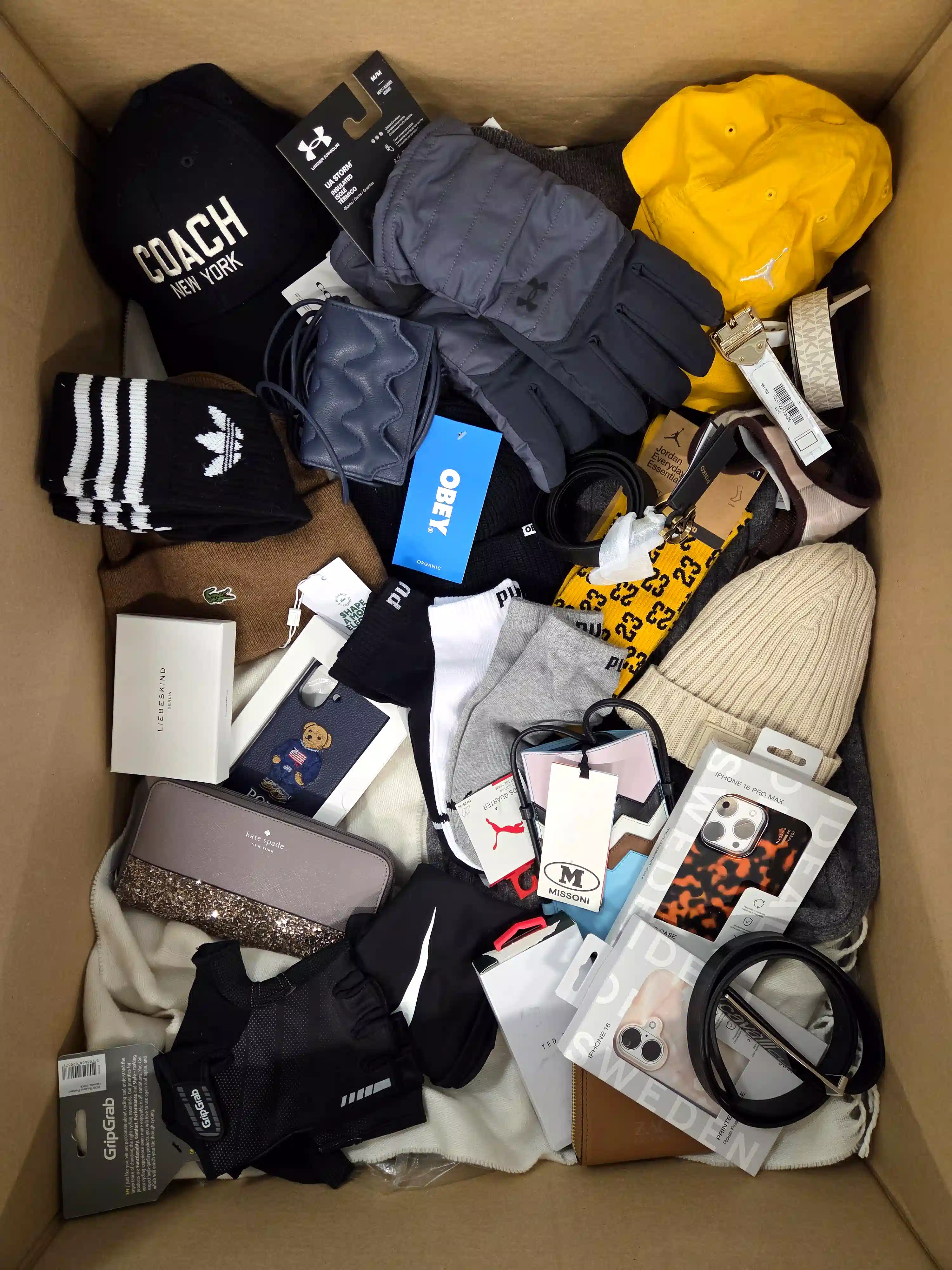 AB287 3 The picture shows a package with accessories in the category AB.