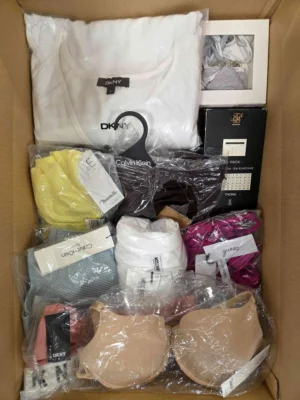 The photo shows a package with clothing in the category AU.