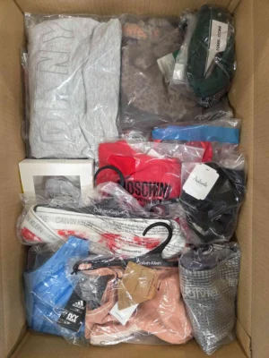 The photo shows a package with clothing in the category AU.