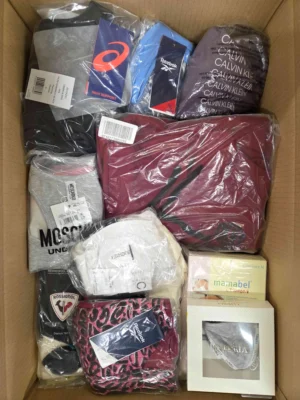 The photo shows a package with clothing in the category AU.