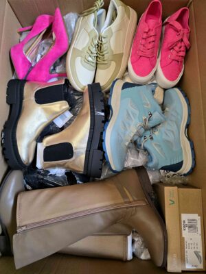 The photo shows a package with clothing in the category BPS.