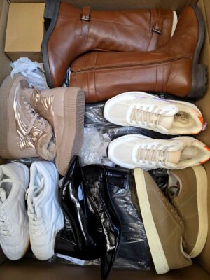 The photo shows a package with clothing in the category BPS.