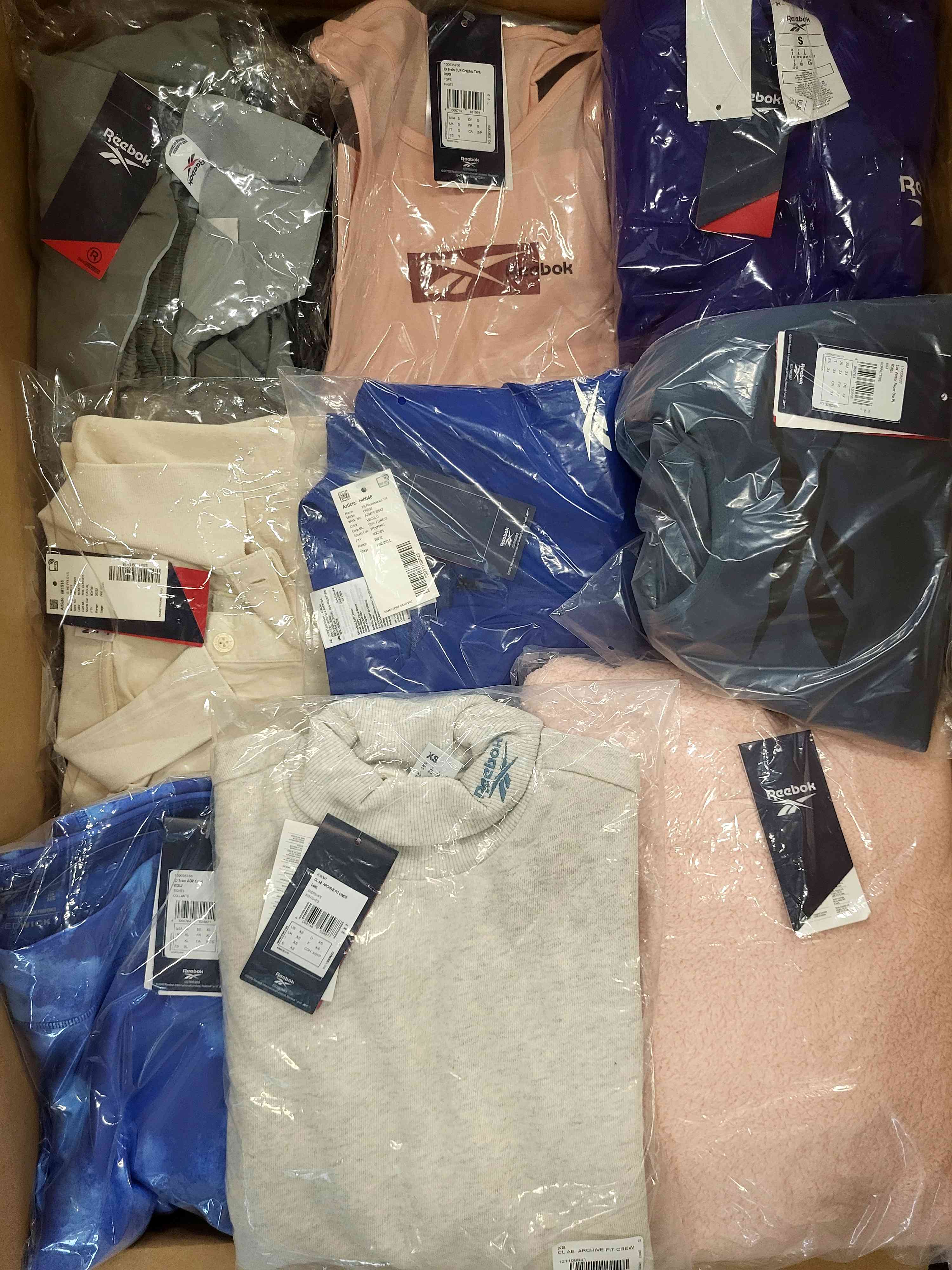 R354 3 The photo shows a package with clothing in the category R.
