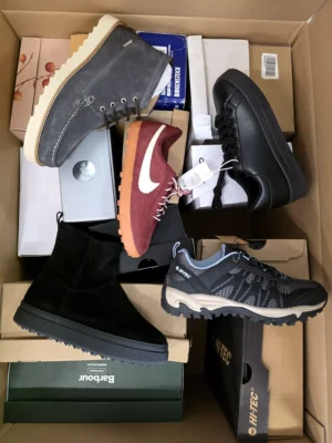 The photo shows a package with footwear in the category BS.