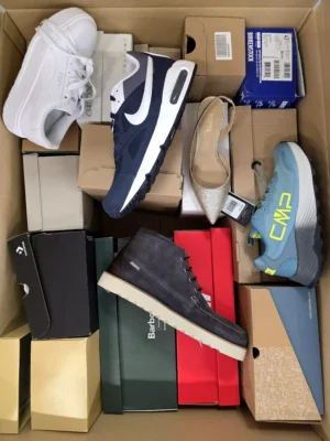 The photo shows a package with footwear in the category BS.