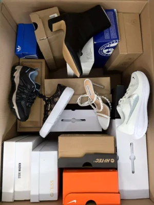 The photo shows a package with footwear in the category BS.