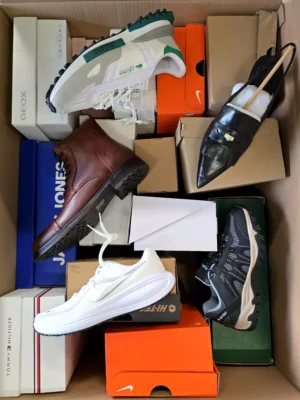 The photo shows a package with footwear in the category BS.