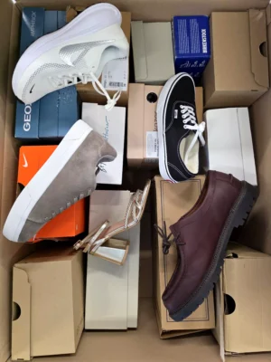 The photo shows a package with footwear in the category BS.