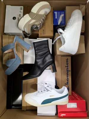 The photo shows a package with footwear in the category BS.