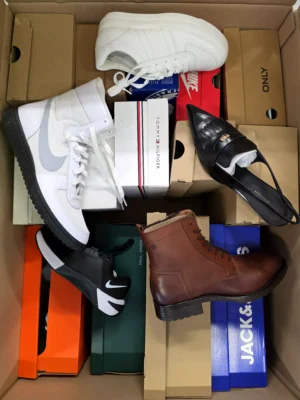 The photo shows a package with footwear in the category BS.