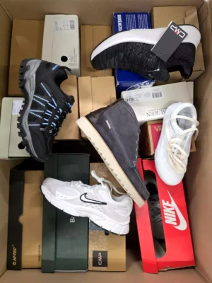 The photo shows a package with footwear in the category BS.