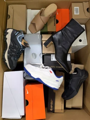 The photo shows a package with footwear in the category BS.