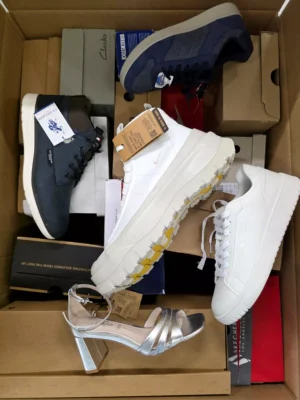 The photo shows a package with footwear in the category BS.