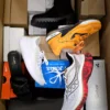 The photo shows a package with footwear in the category BS.