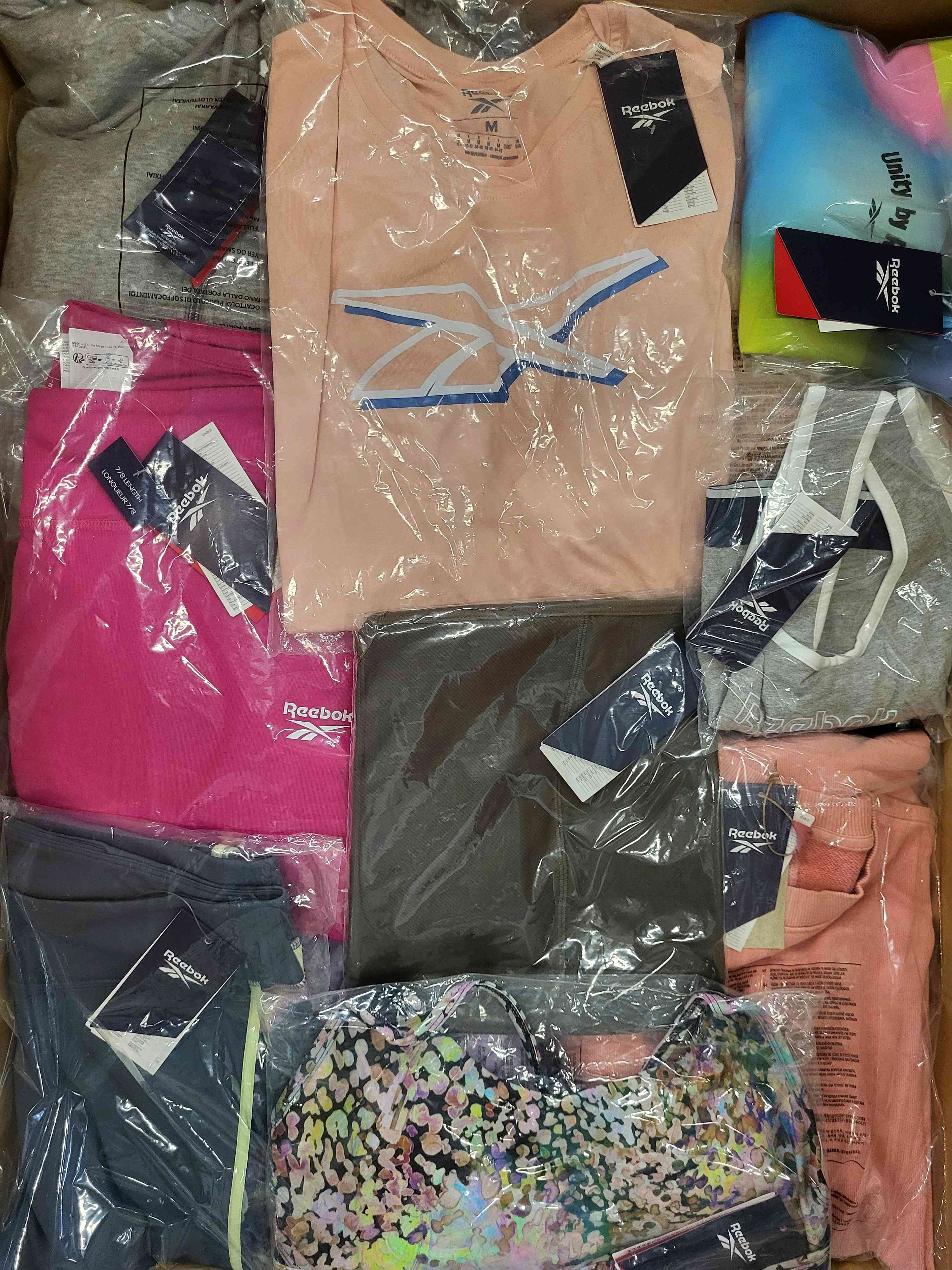 R359 2 The photo shows a package with clothing in the category R.
