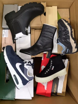 The photo shows a package with footwear in the category BS.