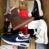 BS3605 1 The photo shows a package with footwear in the category BS.