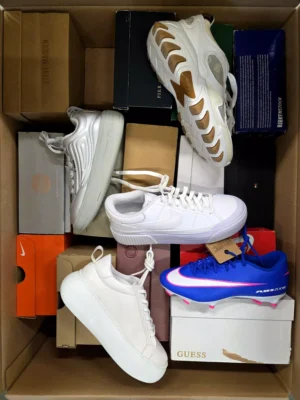 The photo shows a package with footwear in the category BS.