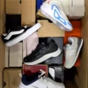 The photo shows a package with footwear in the category BS.