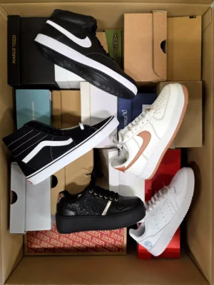 The photo shows a package with footwear in the category BS.