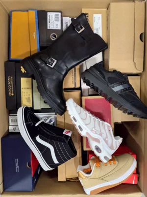The photo shows a package with footwear in the category BS.