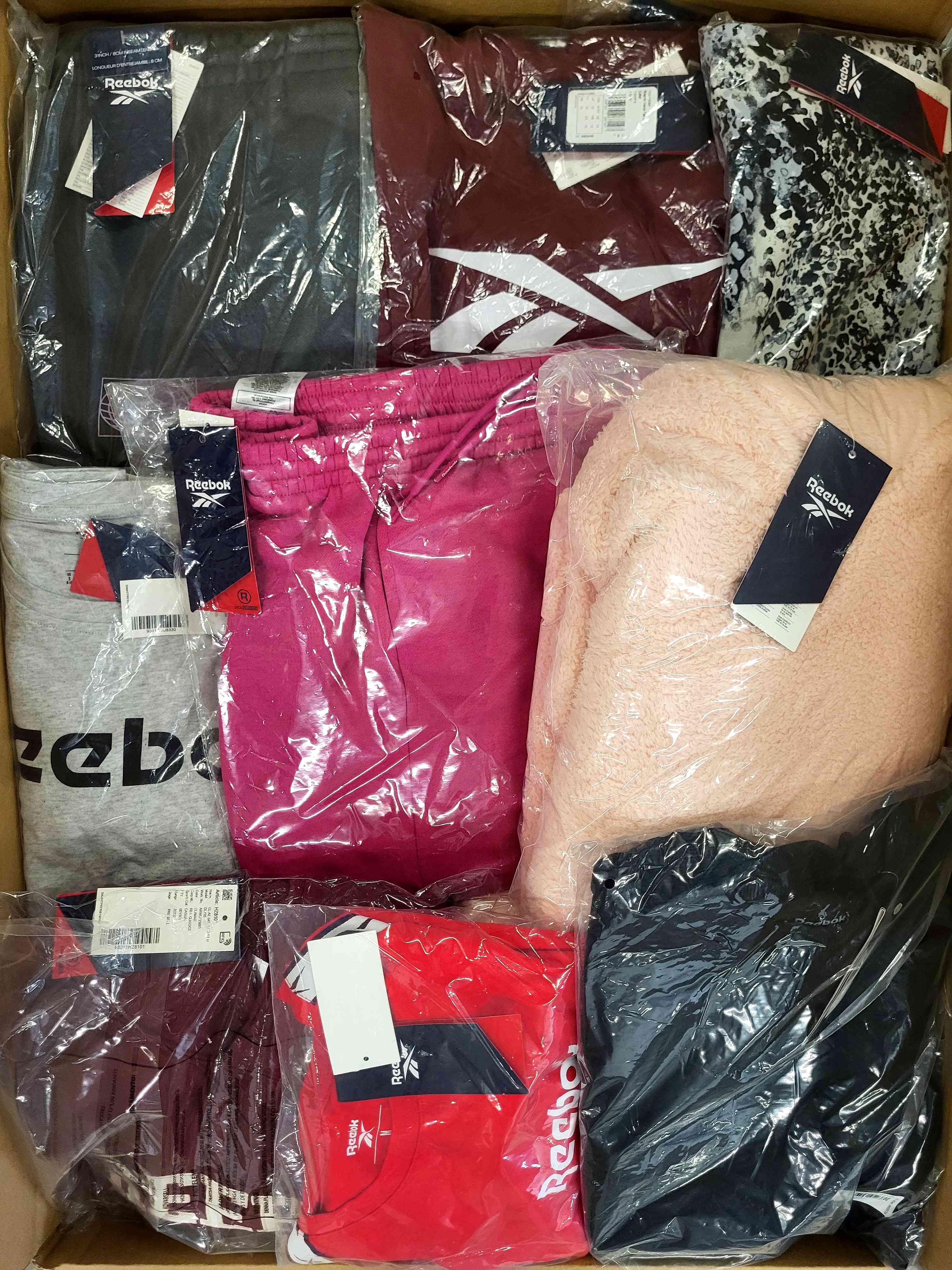 R386 2 The photo shows a package with clothing in the category R.