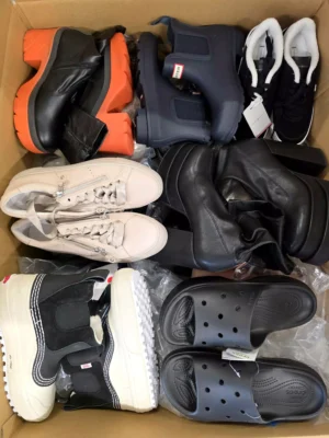 The photo shows a package with footwear in the category BSU.