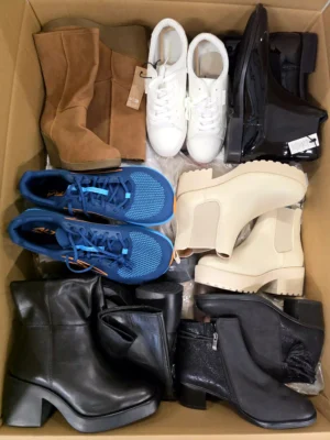 The photo shows a package with footwear in the category BSU.