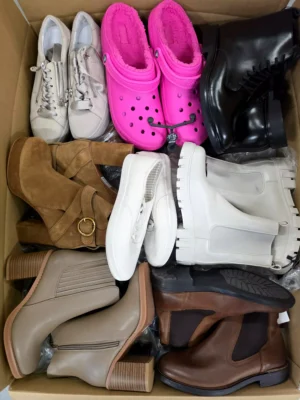 The photo shows a package with footwear in the category BSU.