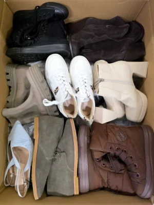 The photo shows a package with footwear in the category BSU.