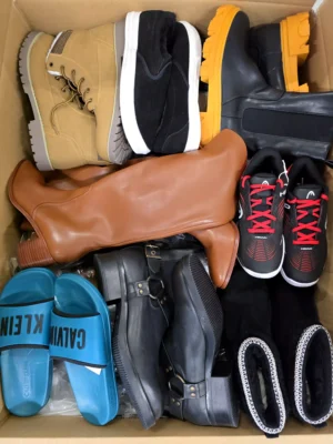 The photo shows a package with footwear in the category BSU.