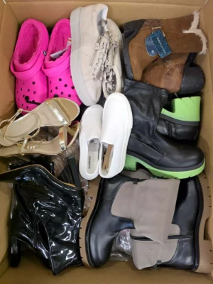 The photo shows a package with footwear in the category BSU.