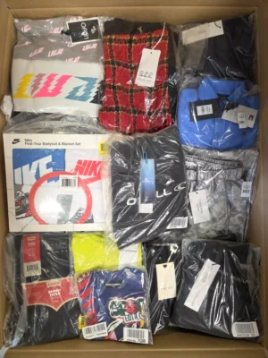 The photo shows a package with clothing in the category K.