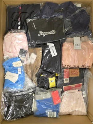 The photo shows a package with clothing in the category K.