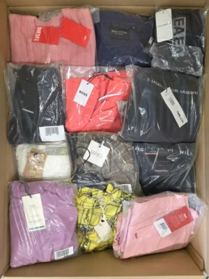 The photo shows a package with clothing in the category K.