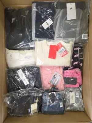 The photo shows a package with clothing in the category K.