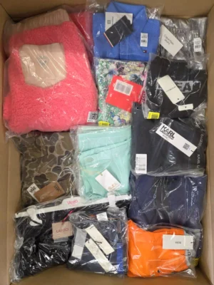 The photo shows a package with clothing in the category K.
