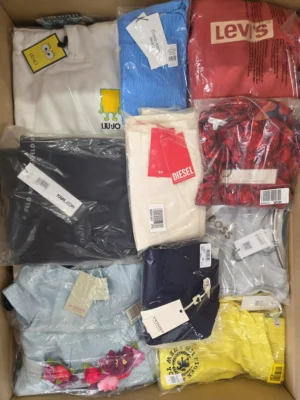 The photo shows a package with clothing in the category K.