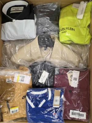 The photo shows a package with clothing in the category AM.
