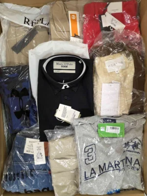 The photo shows a package with clothing in the category AM.